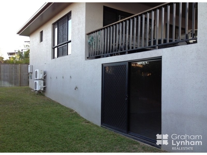 Bushland Beach QLD 4818