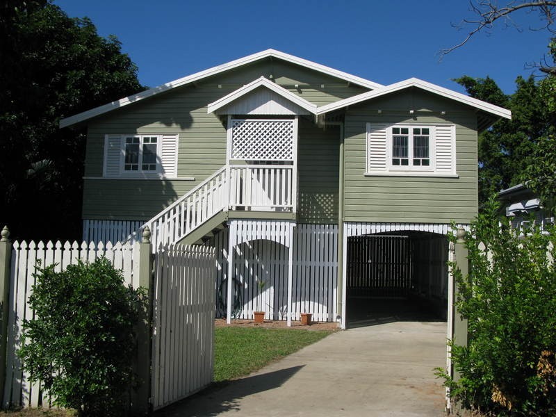 4 Richmond Street, Hermit Park QLD 4812