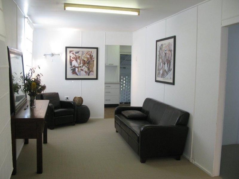 9 Leigh Street, West End QLD 4810