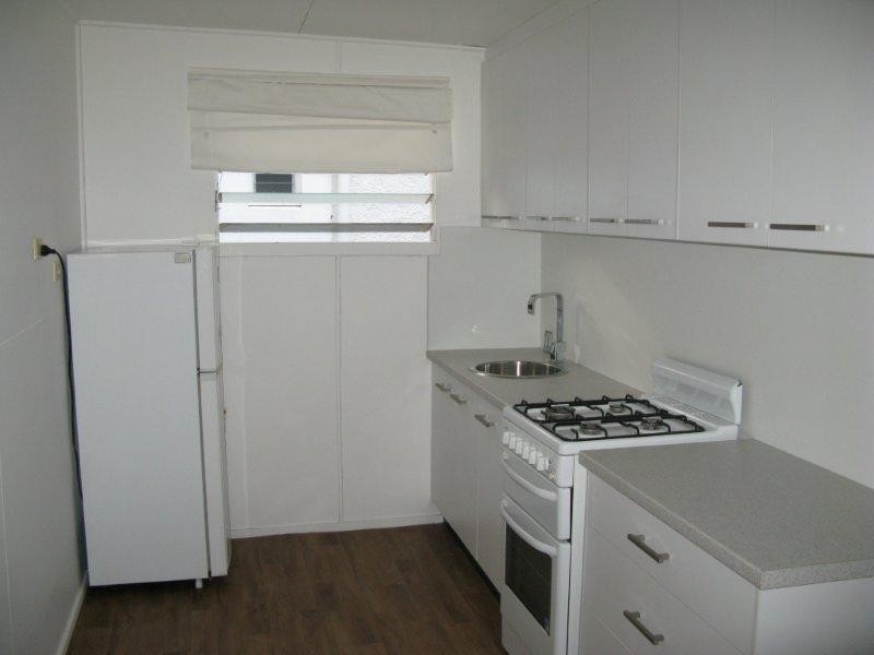 9 Leigh Street, West End QLD 4810