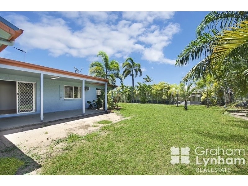 Bushland Beach QLD 4818