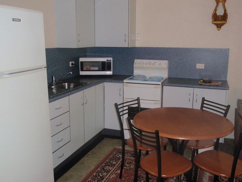 4/145 Eyre Street, North Ward QLD 4810