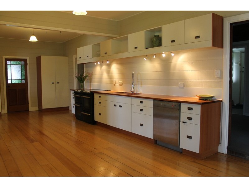 18 Blackwood Street, Townsville City QLD 4810