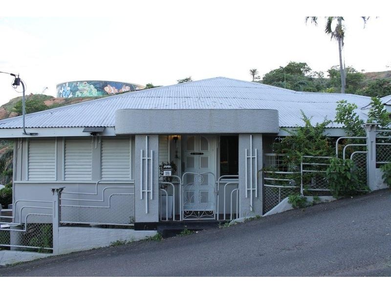 18 Blackwood Street, Townsville City QLD 4810
