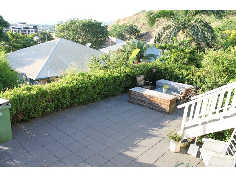 18 Blackwood Street, Townsville City QLD 4810