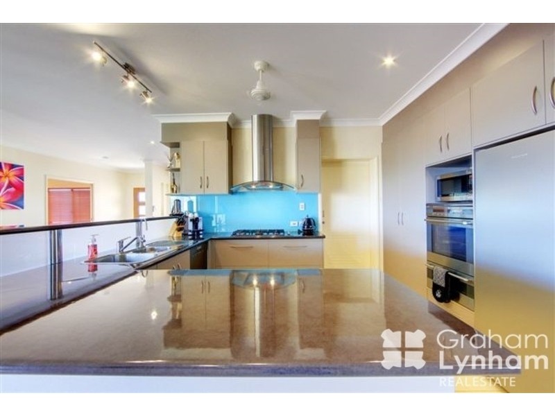 Bushland Beach QLD 4818