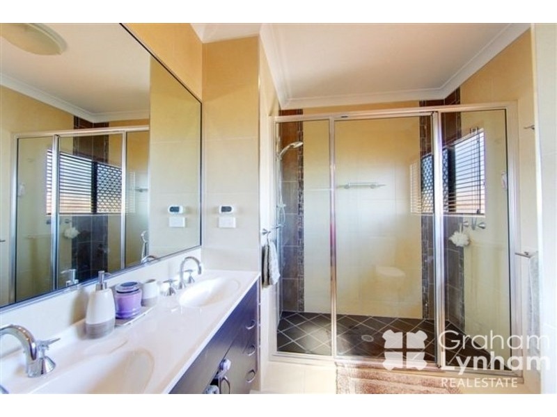 Bushland Beach QLD 4818