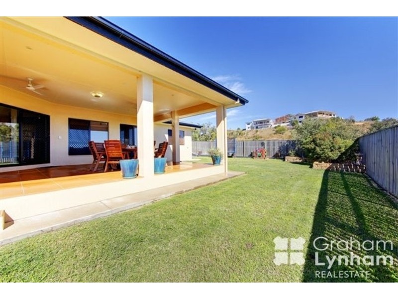 Bushland Beach QLD 4818