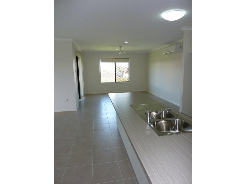 16 Bilbao Place, Bushland Beach QLD 4818