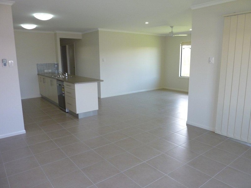 16 Bilbao Place, Bushland Beach QLD 4818