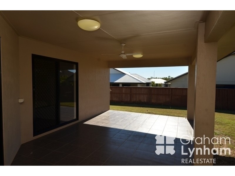 Bushland Beach QLD 4818