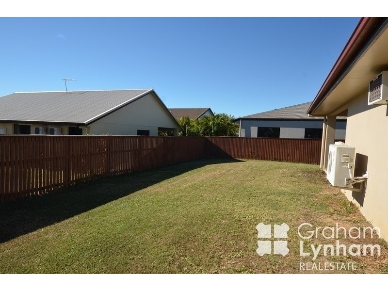 Bushland Beach QLD 4818