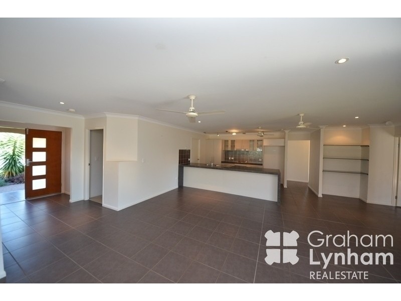 Bushland Beach QLD 4818