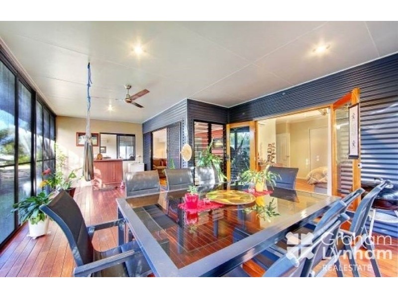 Bushland Beach QLD 4818