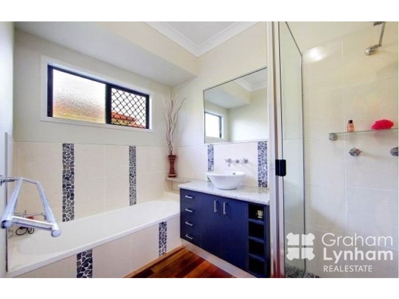 Bushland Beach QLD 4818