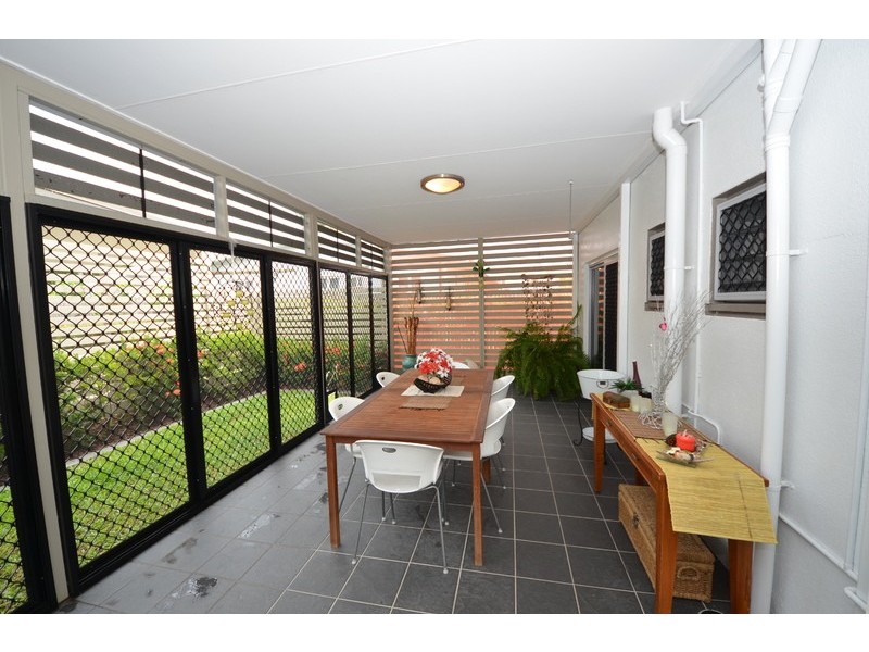 2/6 Eclipse Street, Rowes Bay QLD 4810