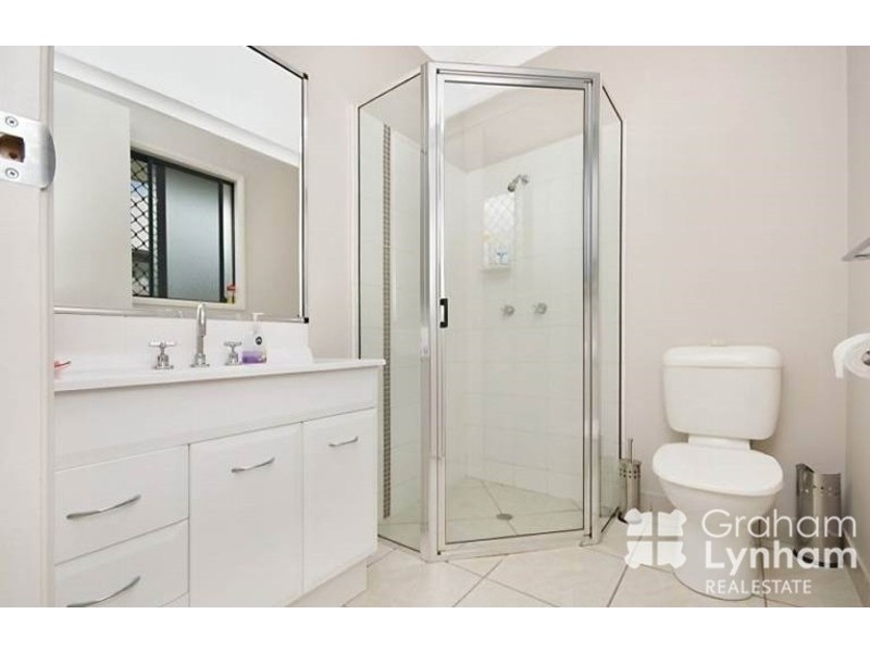 Bushland Beach QLD 4818