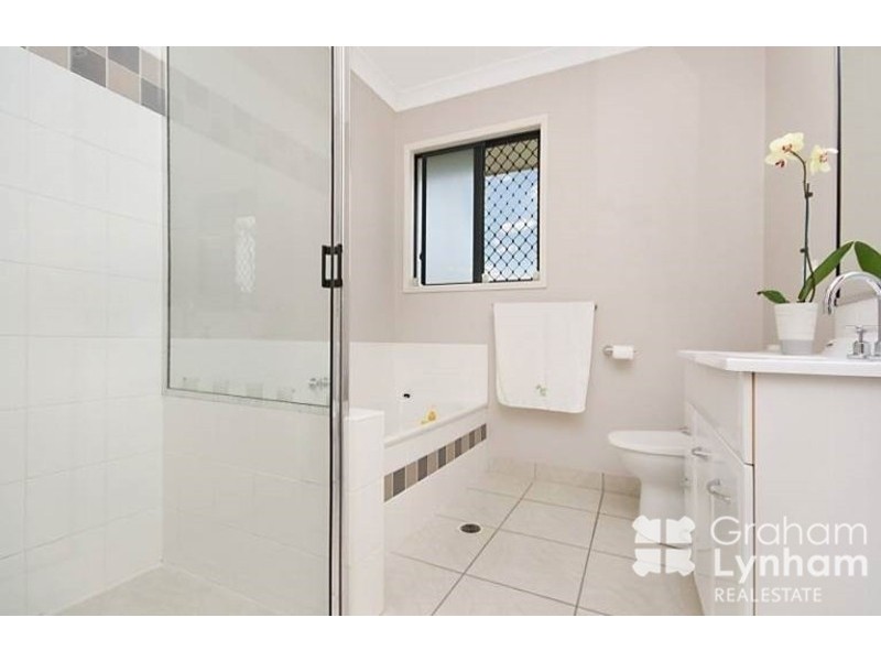 Bushland Beach QLD 4818