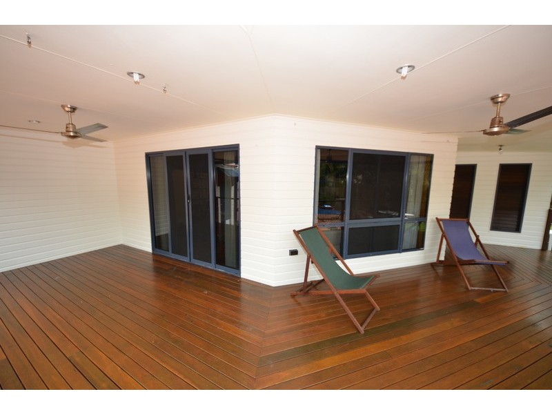 1 Marita Court, Bushland Beach QLD 4818