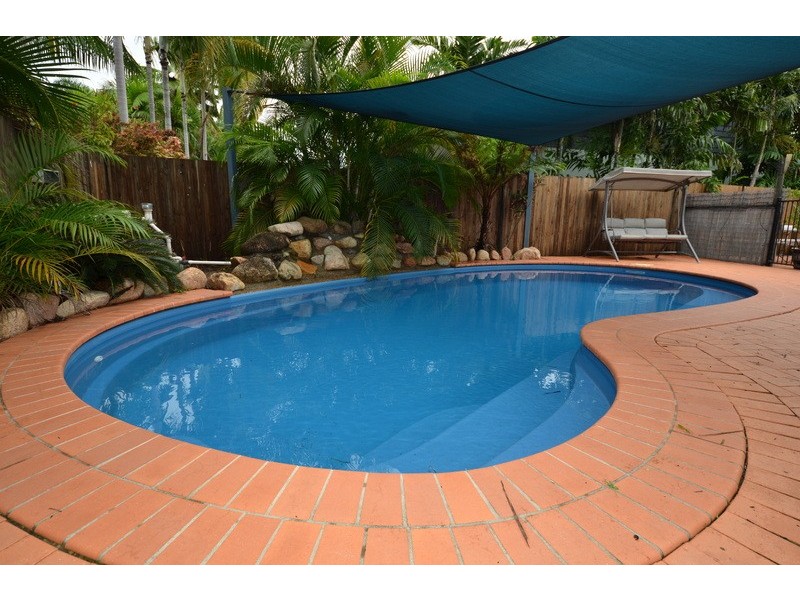 1 Marita Court, Bushland Beach QLD 4818