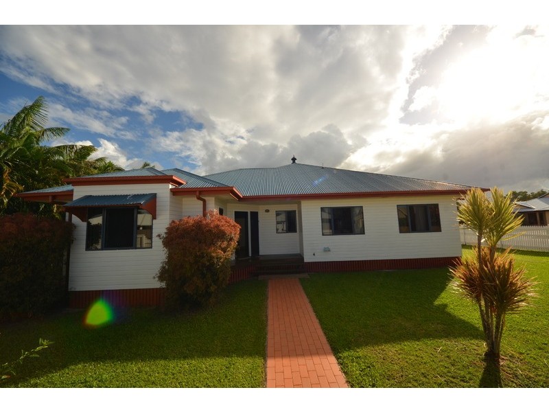 1 Marita Court, Bushland Beach QLD 4818