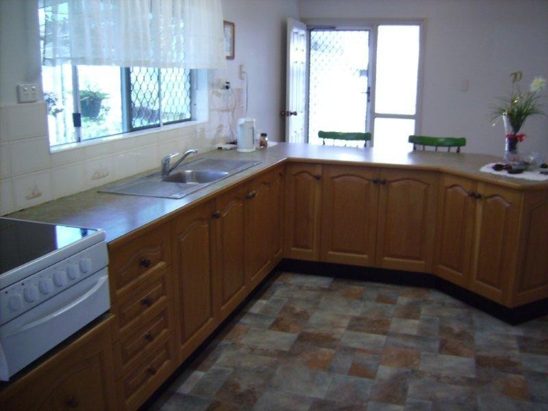 21 Amanda Avenue, Rasmussen QLD 4815