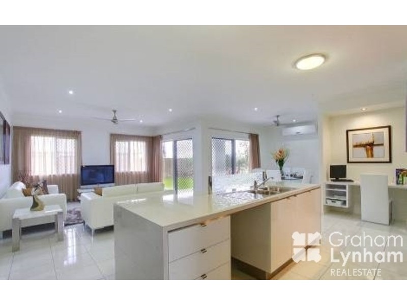 Bushland Beach QLD 4818