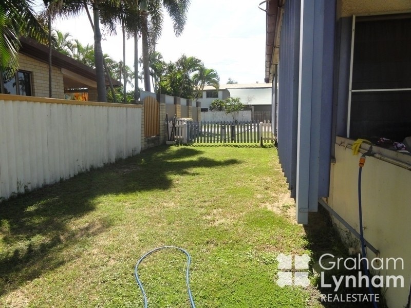 2/17 Coral Street, Saunders Beach QLD 4818