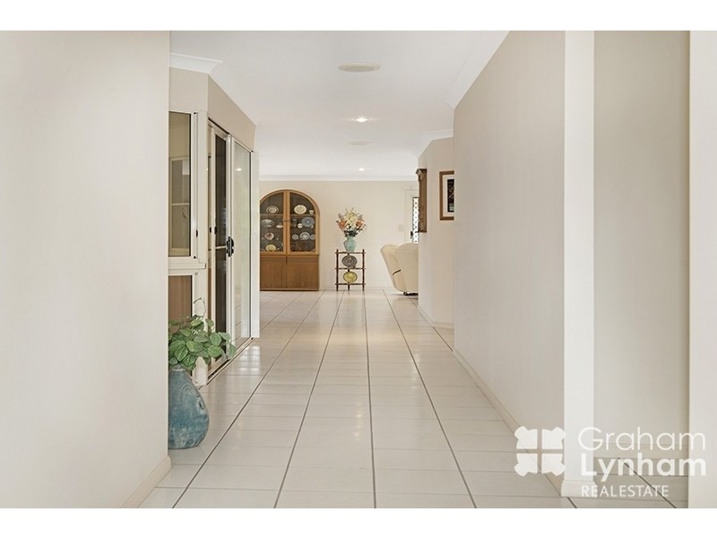 8 Columbia Way, Douglas QLD 4814