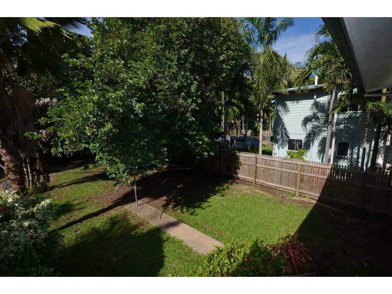 2/9 Roberts Street, Hermit Park QLD 4812