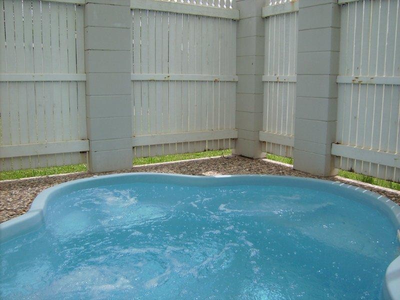 21 Amanda Avenue, Rasmussen QLD 4815