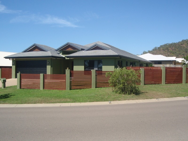 12 Timbury Way, Mount Louisa QLD 4814