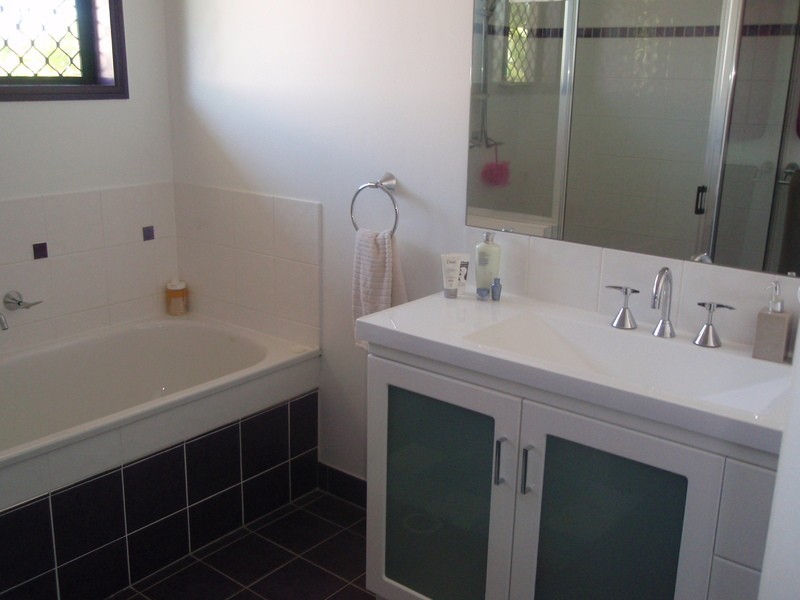 12 Timbury Way, Mount Louisa QLD 4814