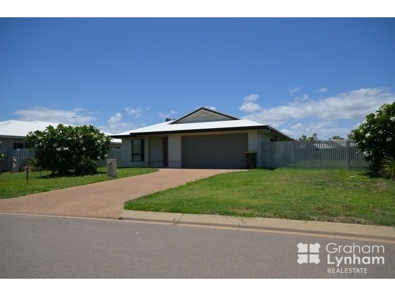 Bushland Beach QLD 4818