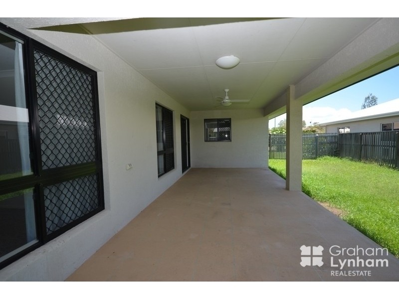 Bushland Beach QLD 4818