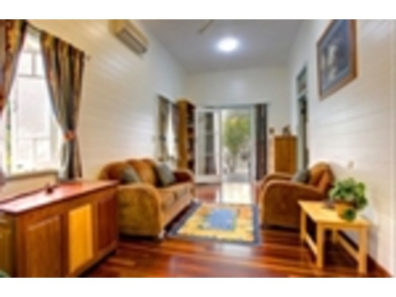 153 Francis Street, West End QLD 4810