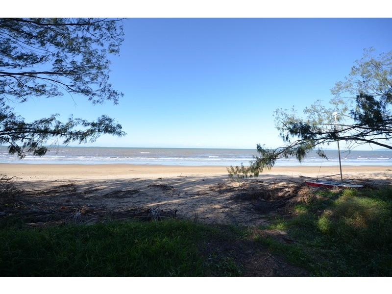 12 Reef Street, Saunders Beach QLD 4818