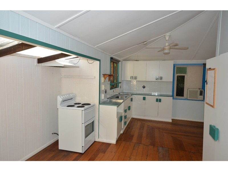 12 Reef Street, Saunders Beach QLD 4818