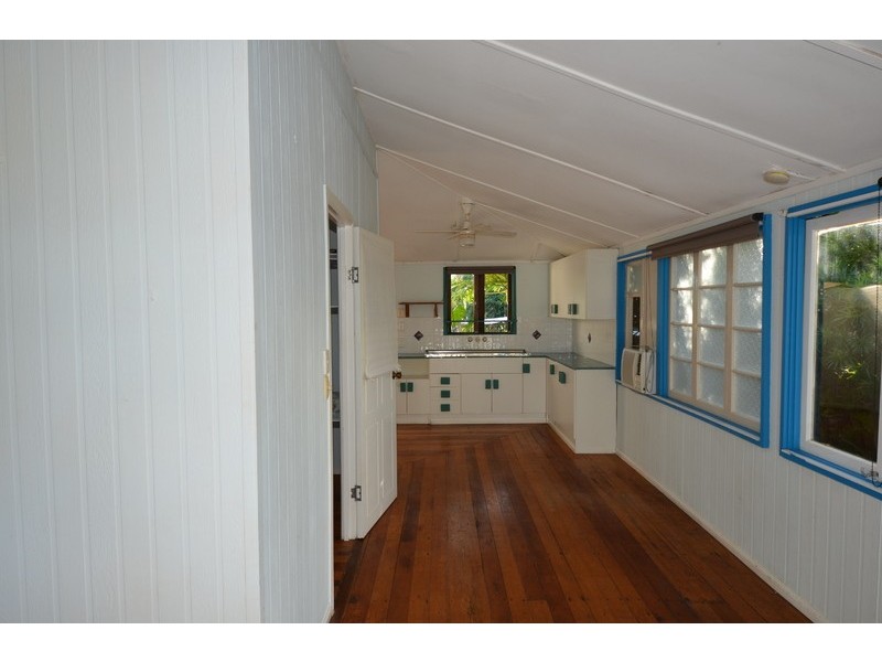 12 Reef Street, Saunders Beach QLD 4818