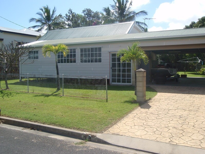 35 Henry Street, West End QLD 4810
