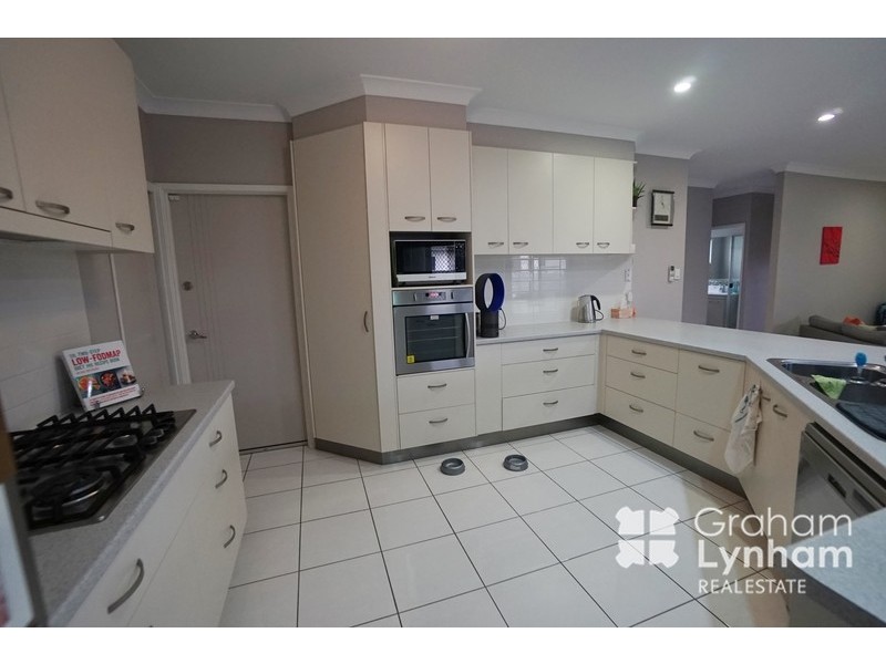 18 Ashmore Crescent, Burdell QLD 4818