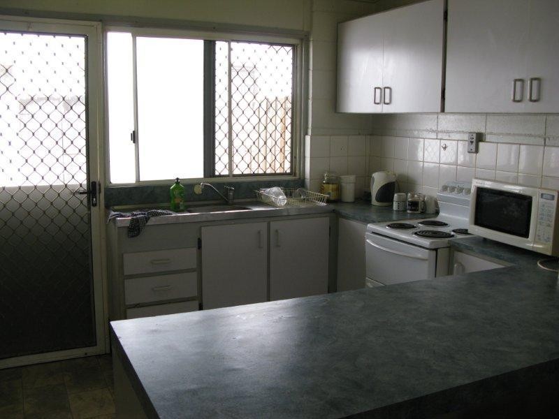 9 Halloran Street, Hermit Park QLD 4812