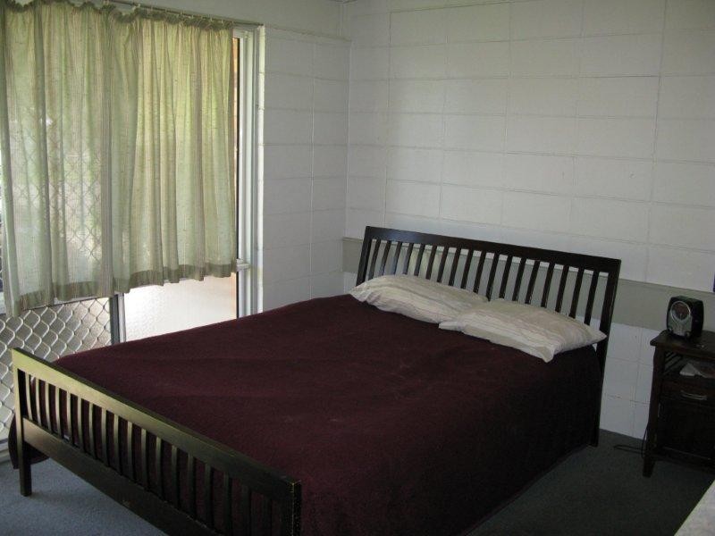 9 Halloran Street, Hermit Park QLD 4812