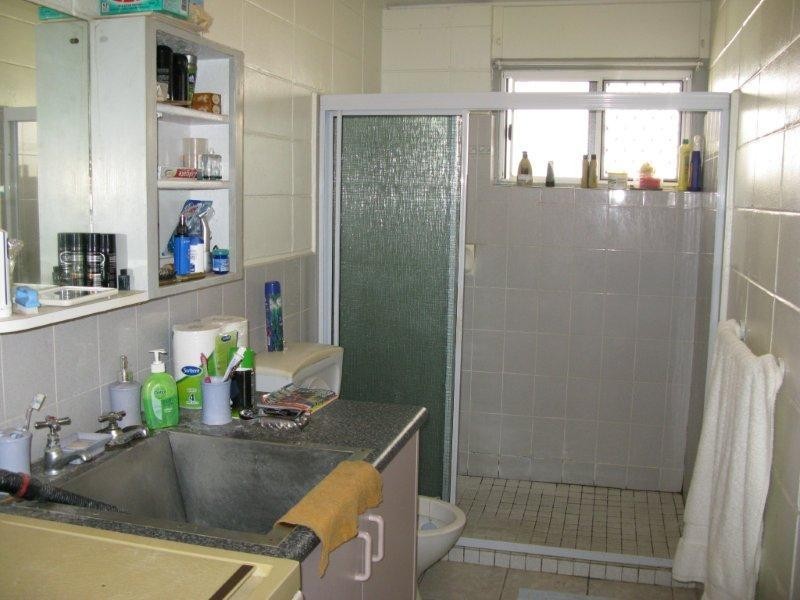 9 Halloran Street, Hermit Park QLD 4812