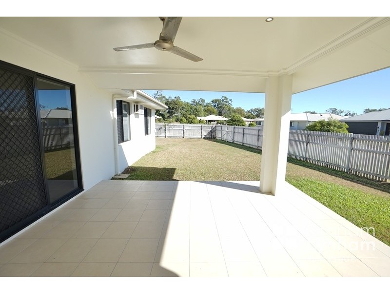 1 Lochern Way, Bushland Beach QLD 4818
