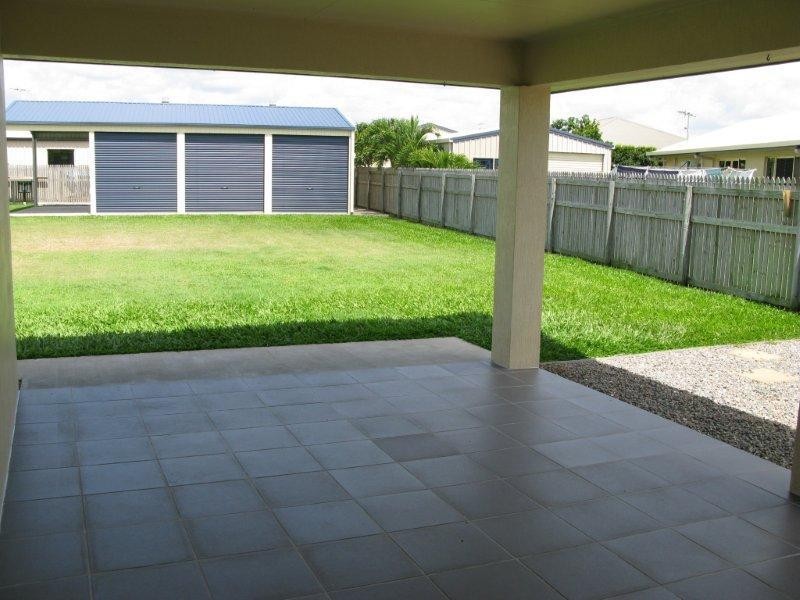 4 Paperbark Place, Mount Louisa QLD 4814