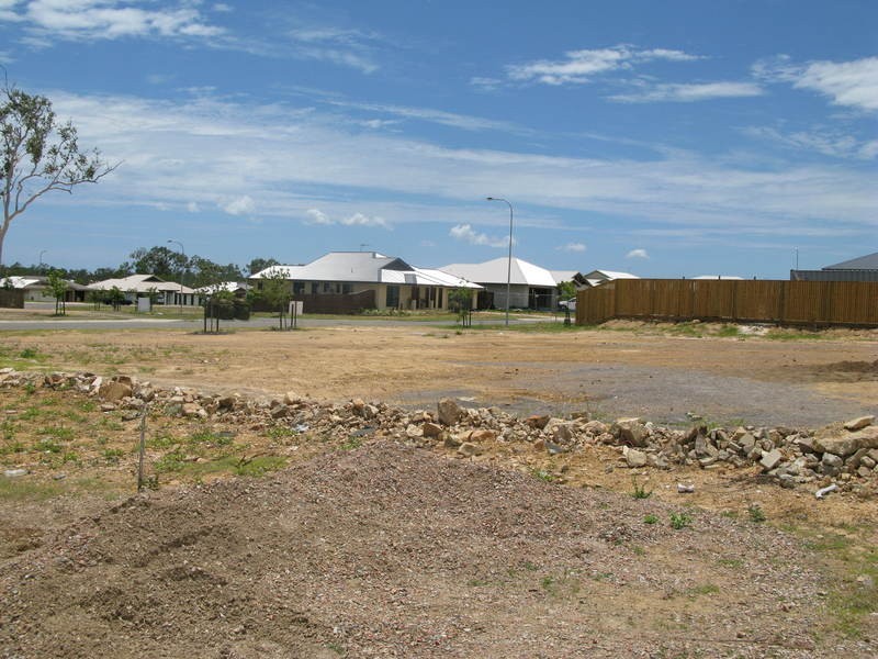 1 Cowrie Court, Bushland Beach QLD 4818