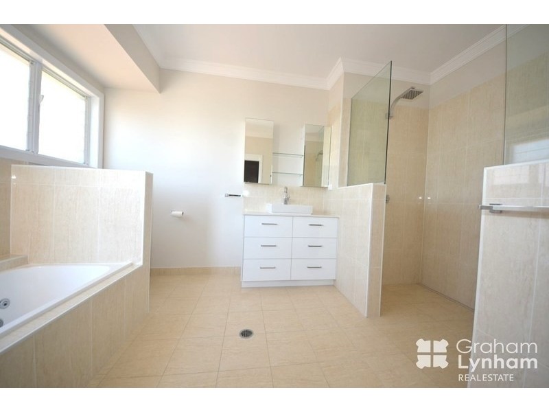 6  Kallanda Street, Mount Louisa QLD 4814