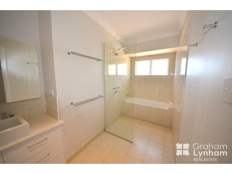 6  Kallanda Street, Mount Louisa QLD 4814