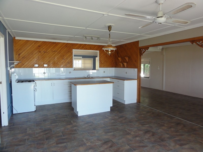 51 Cay Street, Saunders Beach QLD 4818